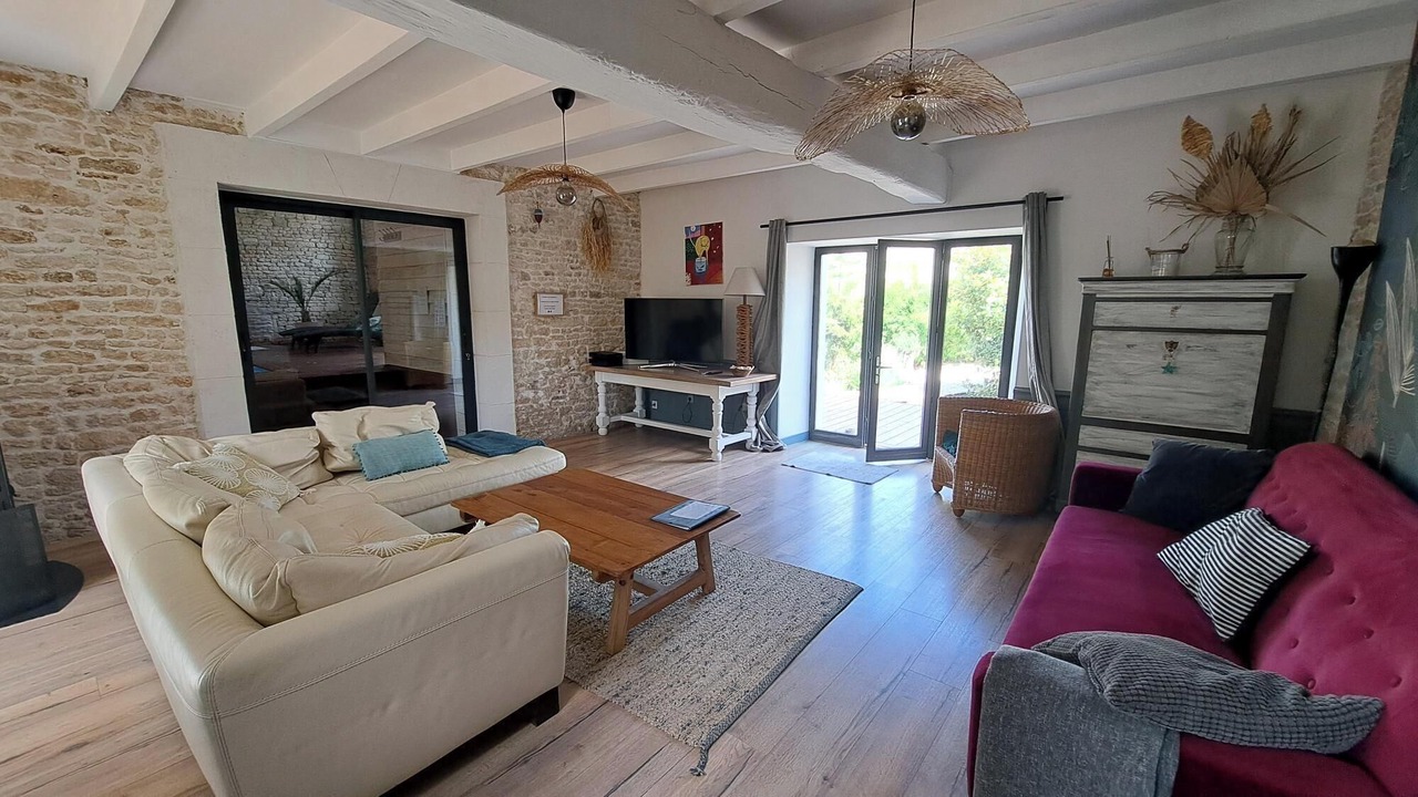 Photo of Livingroom in Angles