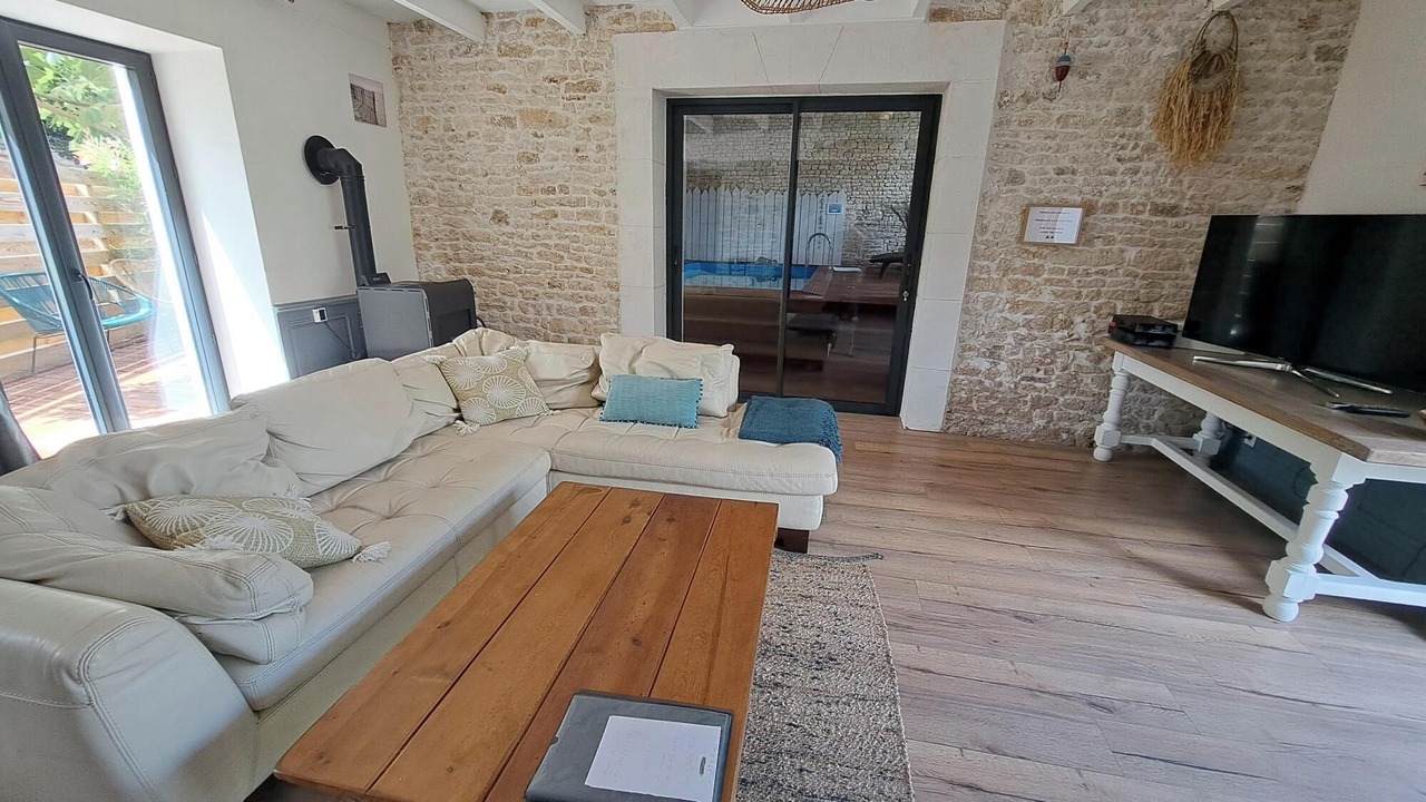 Photo of Livingroom in Angles