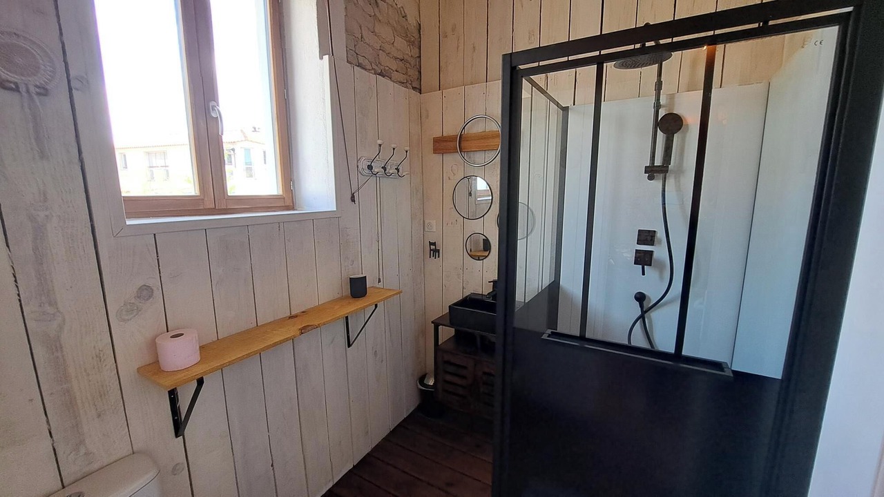 Photo of Bathroom in Angles