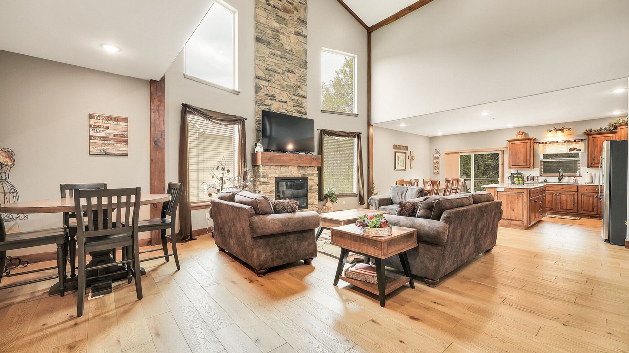 Photo of Livingroom in Hollister
