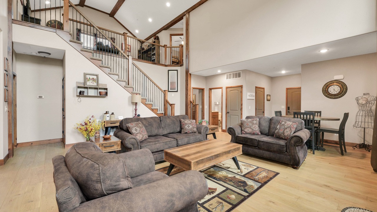 Photo of Livingroom in Hollister