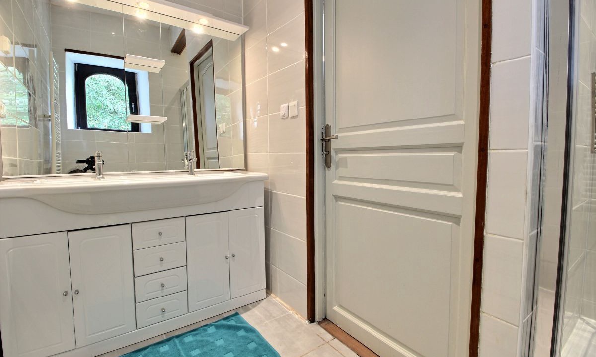 Photo of Bathroom in Plougrescant