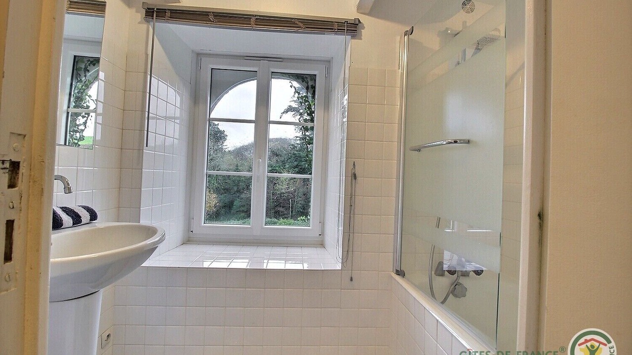 Photo of Bathroom in Plougrescant