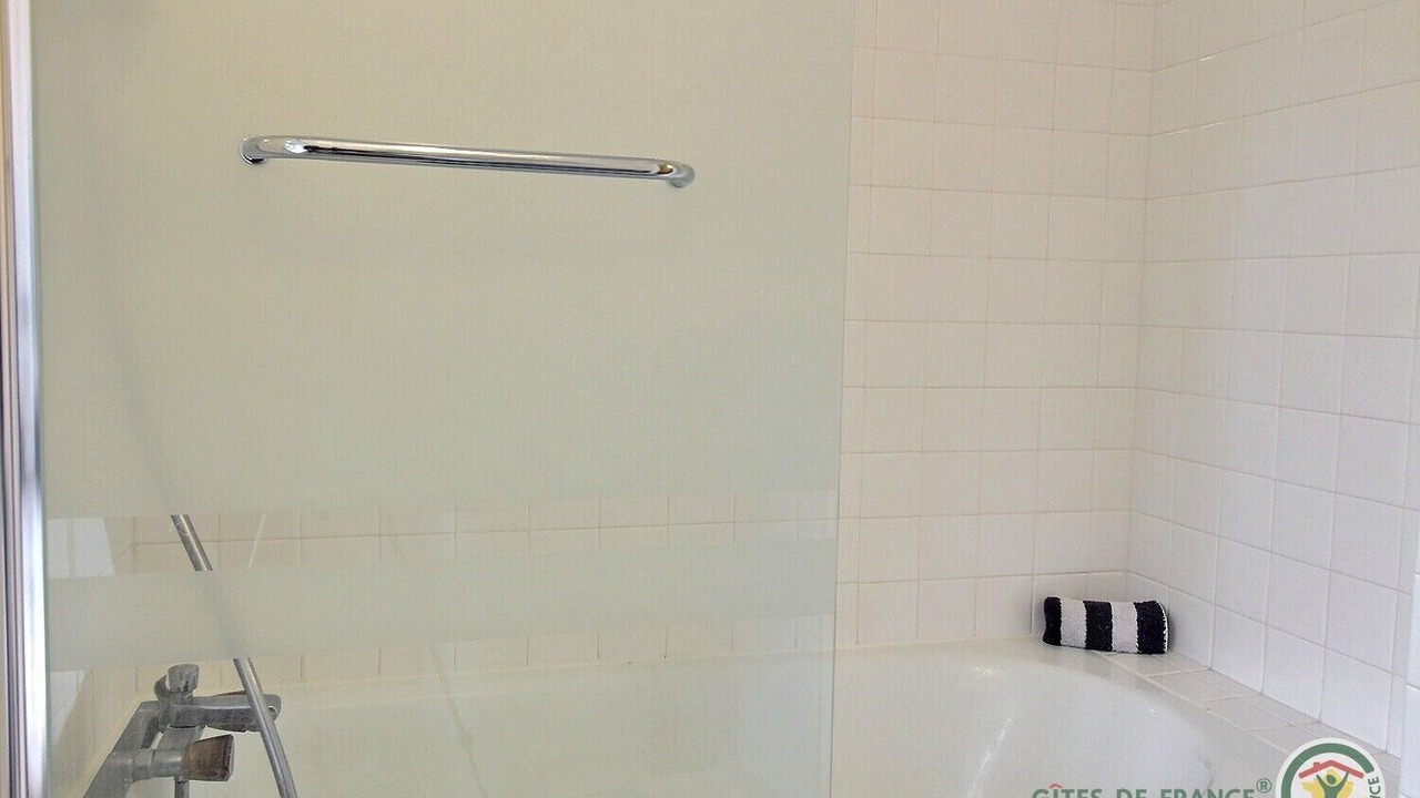 Photo of Bathroom in Plougrescant