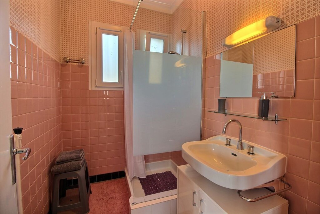Photo of Bathroom in Matignon