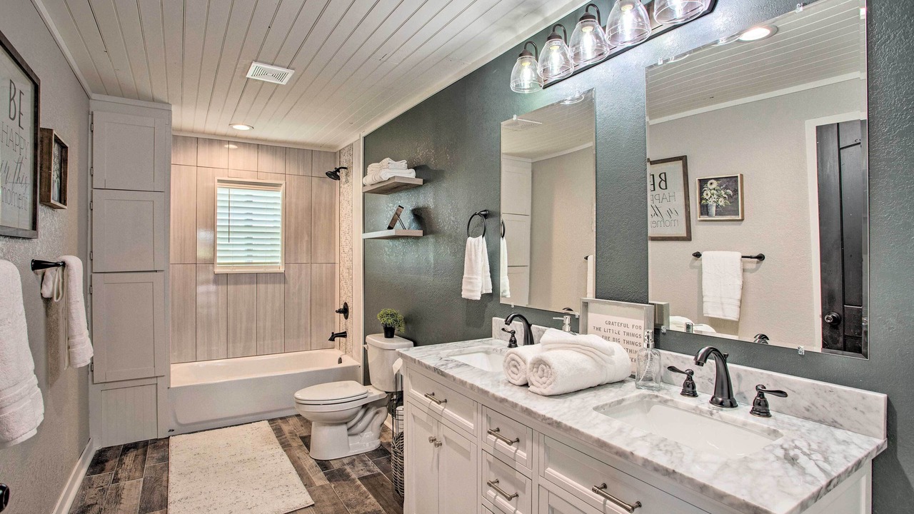 Photo of Bathroom in Calera