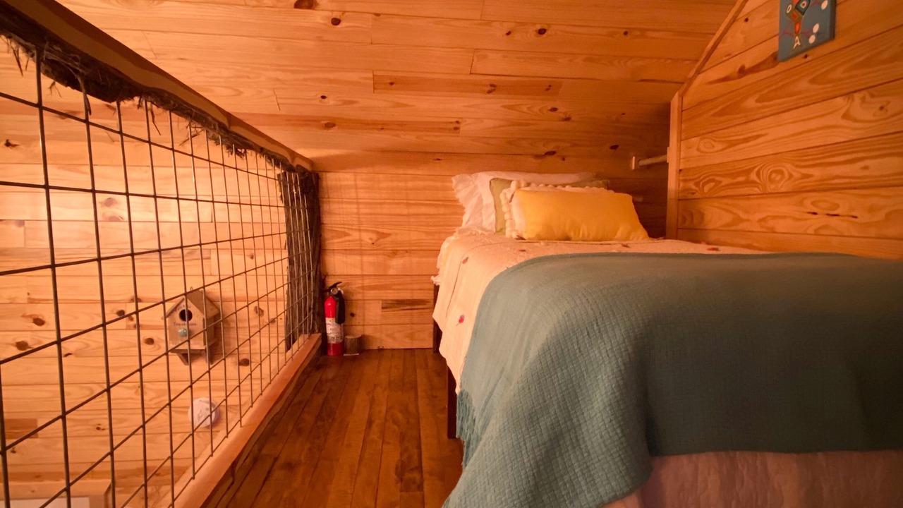 Photo of Bedroom in Lacy-Lakeview