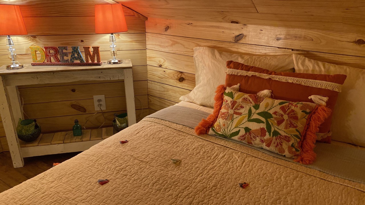 Photo of Bedroom in Lacy-Lakeview