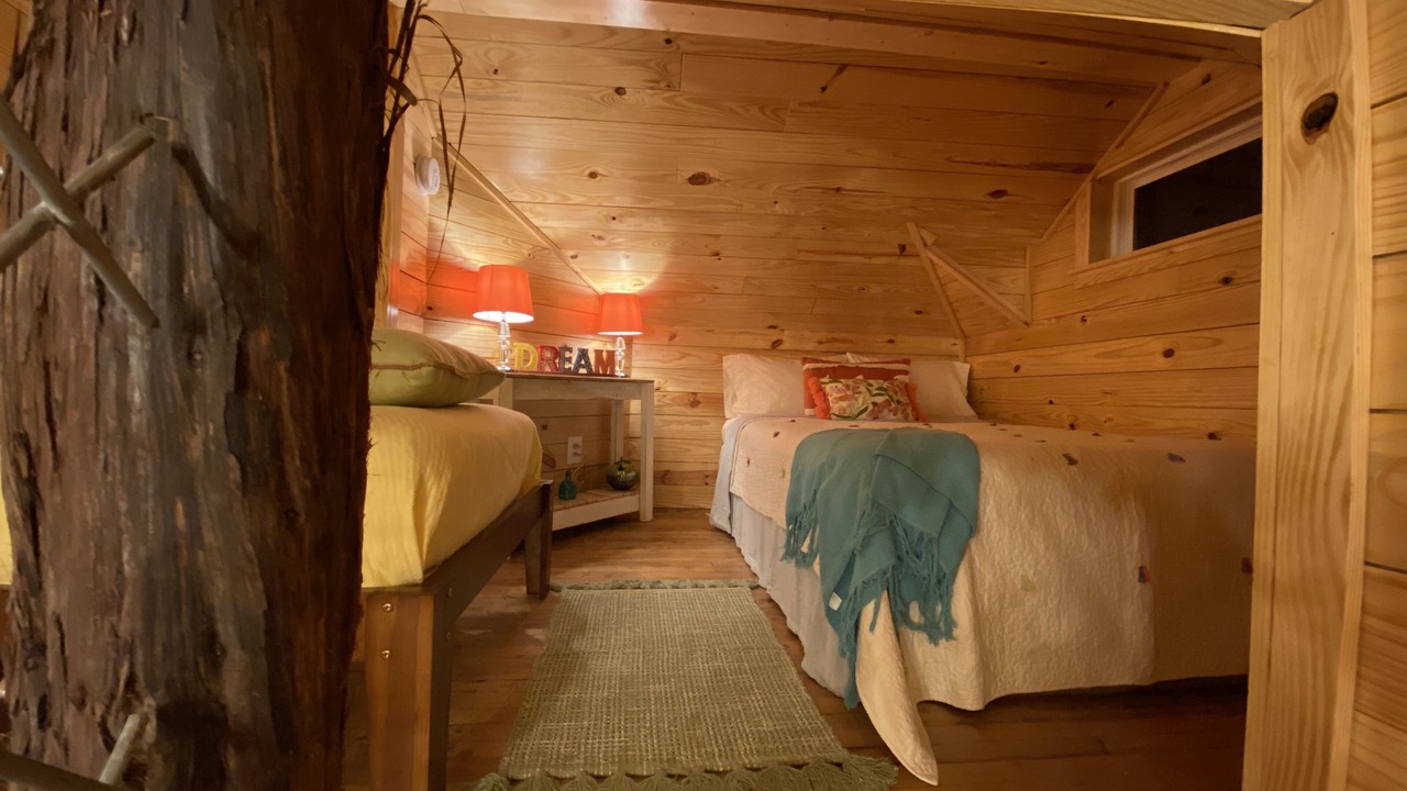 Photo of Bedroom in Lacy-Lakeview