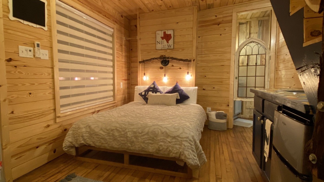 Photo of Bedroom in Lacy-Lakeview