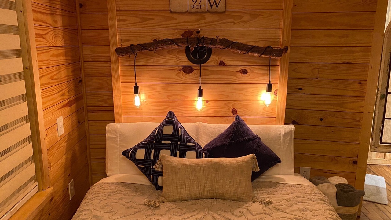 Photo of Bedroom in Lacy-Lakeview