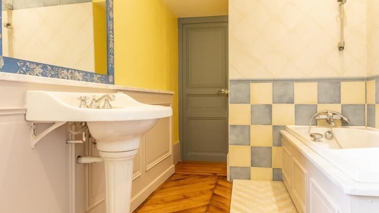 Photo of Bathroom in Cluny