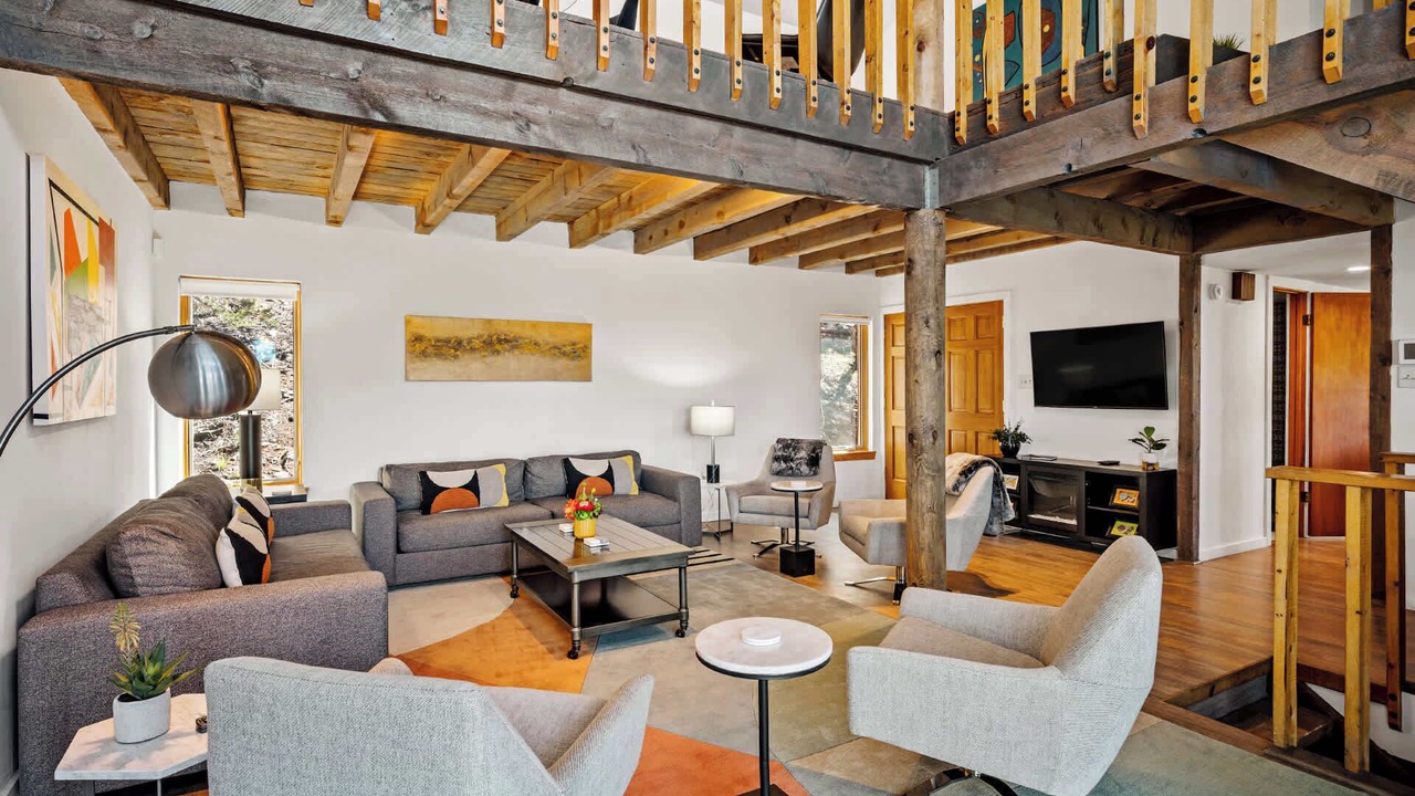 Photo of Livingroom in North Hills