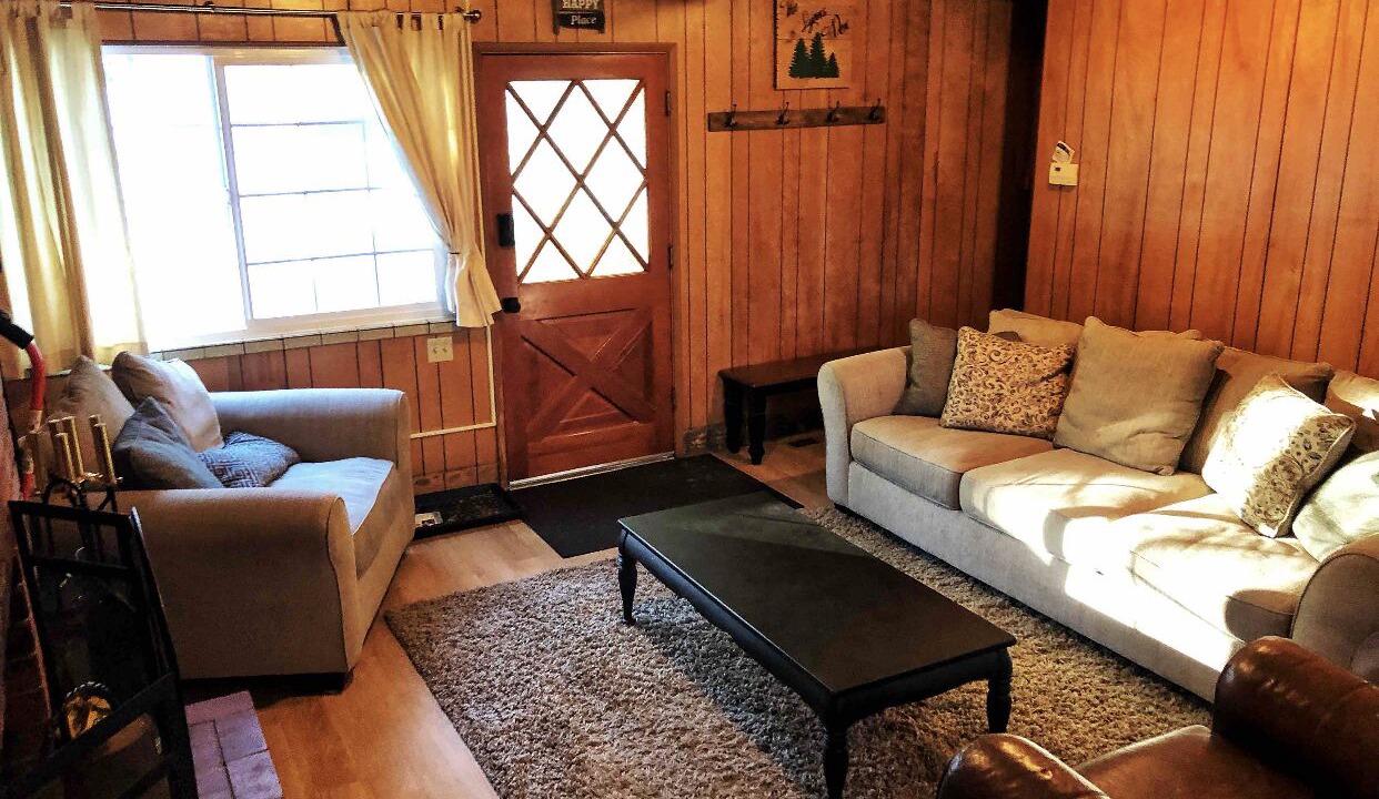 Photo of Livingroom in Shaver Lake