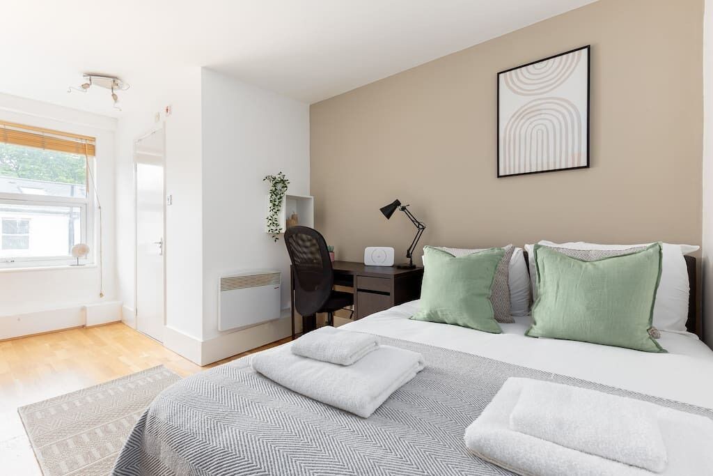 Photo of Bedroom in Bayswater