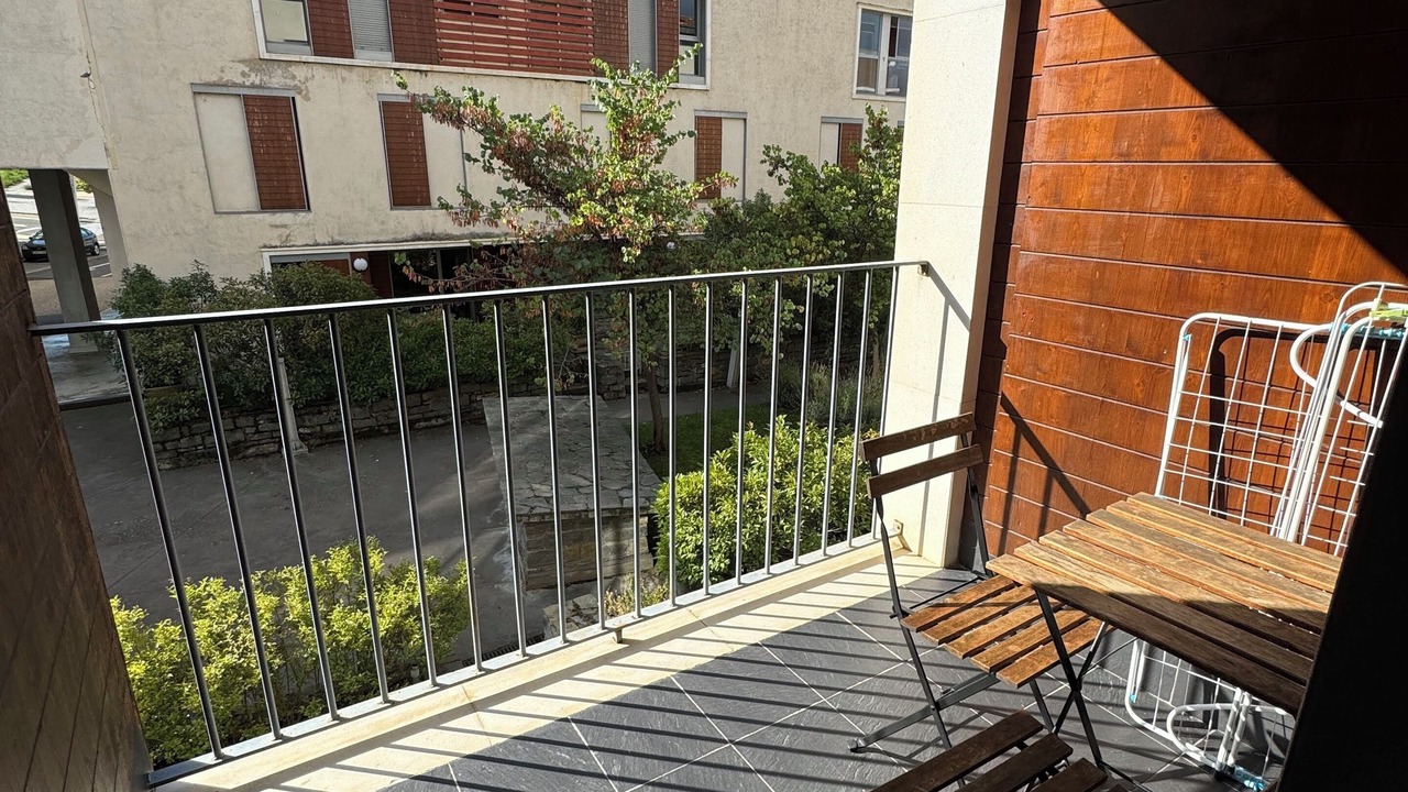 Photo of Outdoor in Latas