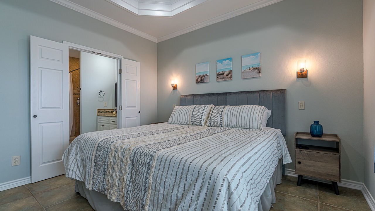 Photo of Bedroom in Crystal Beach