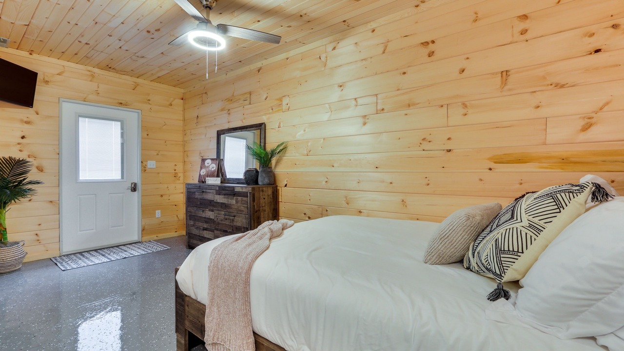Photo of Bedroom in Buckeye Lake