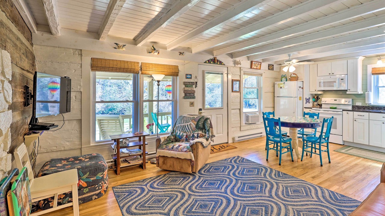 Photo of Livingroom in Lansing