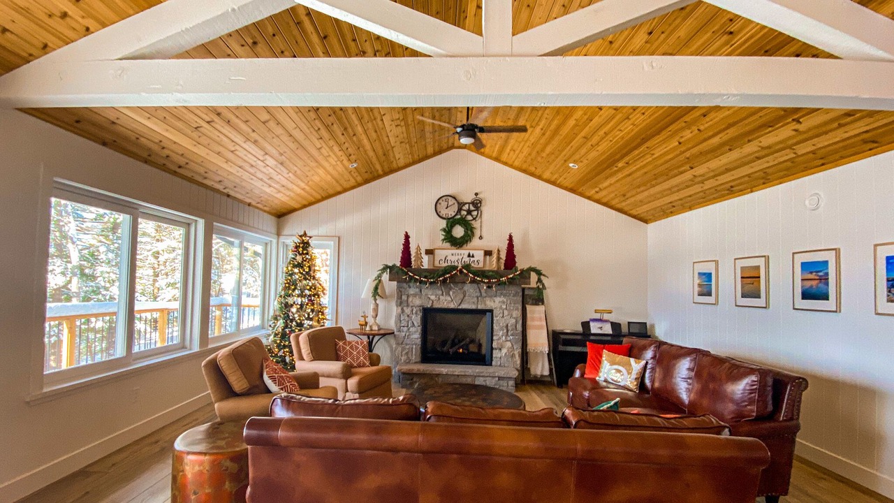 Photo of Livingroom in Port Carling