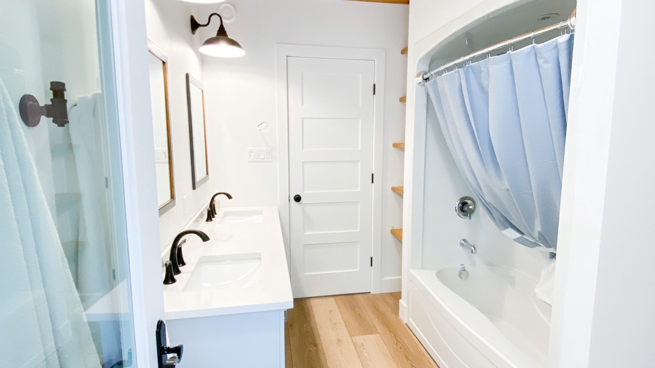 Photo of Bathroom in Port Carling
