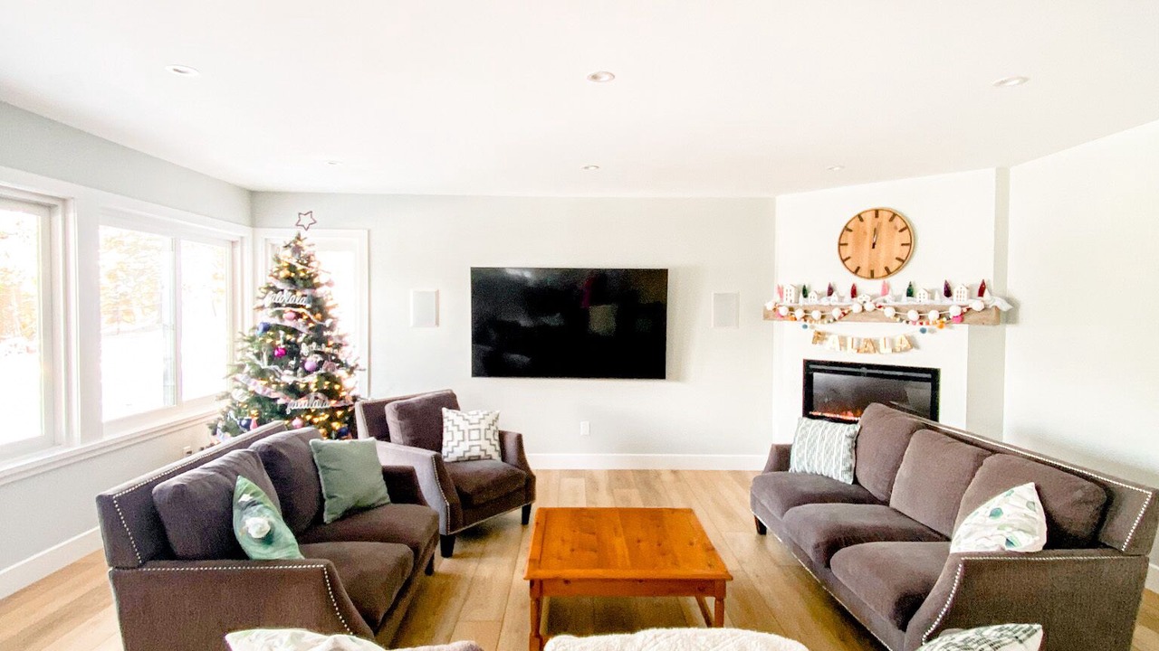Photo of Livingroom in Port Carling