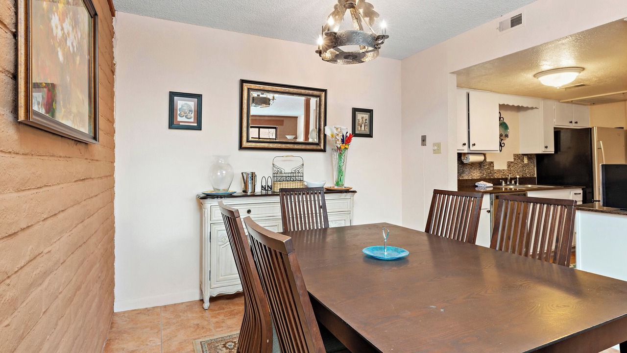 Photo of Livingroom in Northeast Santa Fe