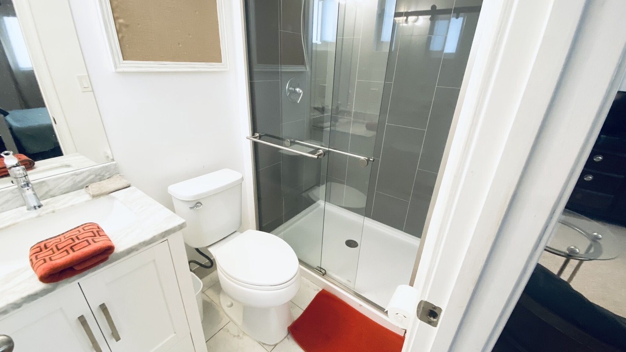 Photo of Bathroom in Oakland Park
