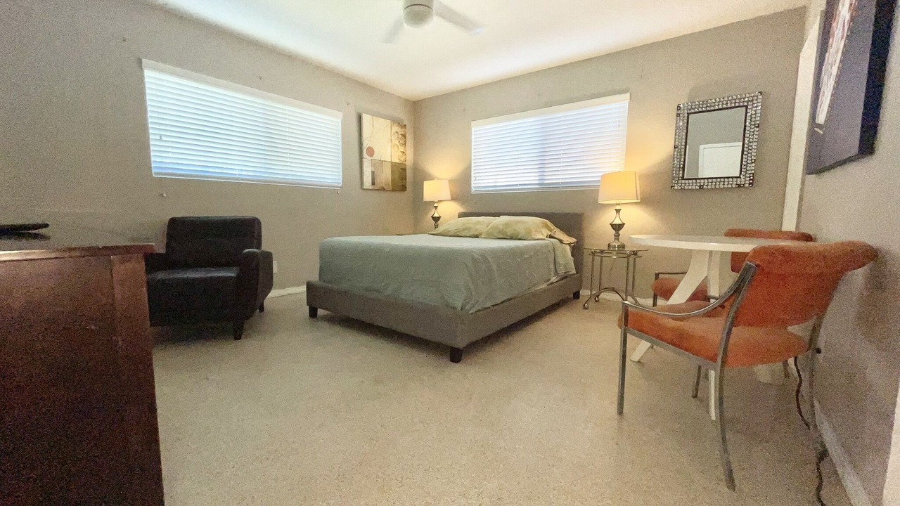Photo of Bedroom in Oakland Park
