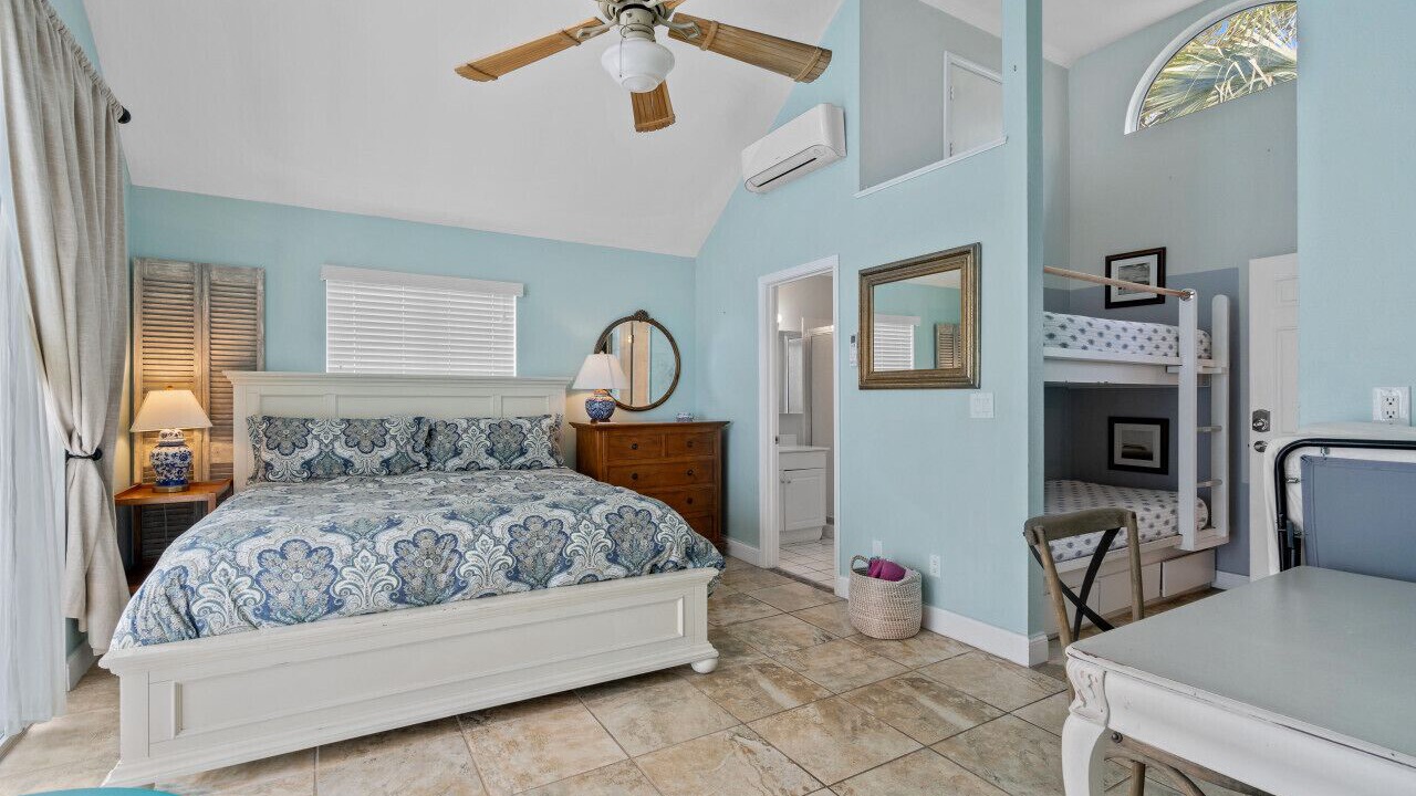 Photo of Bedroom in Crystal Beach