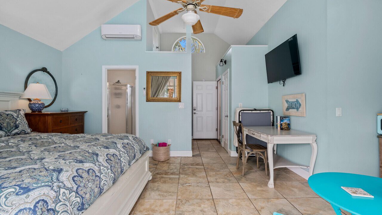 Photo of Bedroom in Crystal Beach