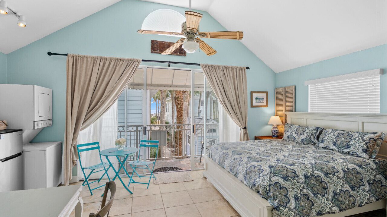 Photo of Bedroom in Crystal Beach
