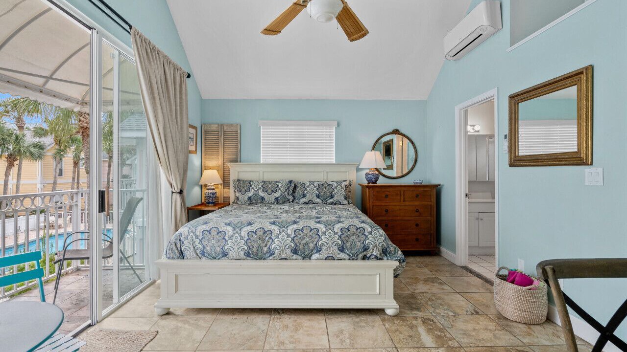 Photo of Bedroom in Crystal Beach