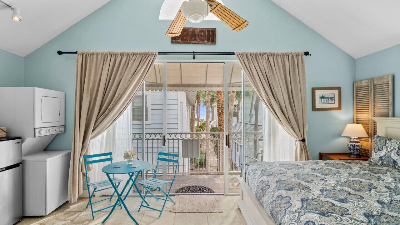 Photo of Bedroom in Crystal Beach