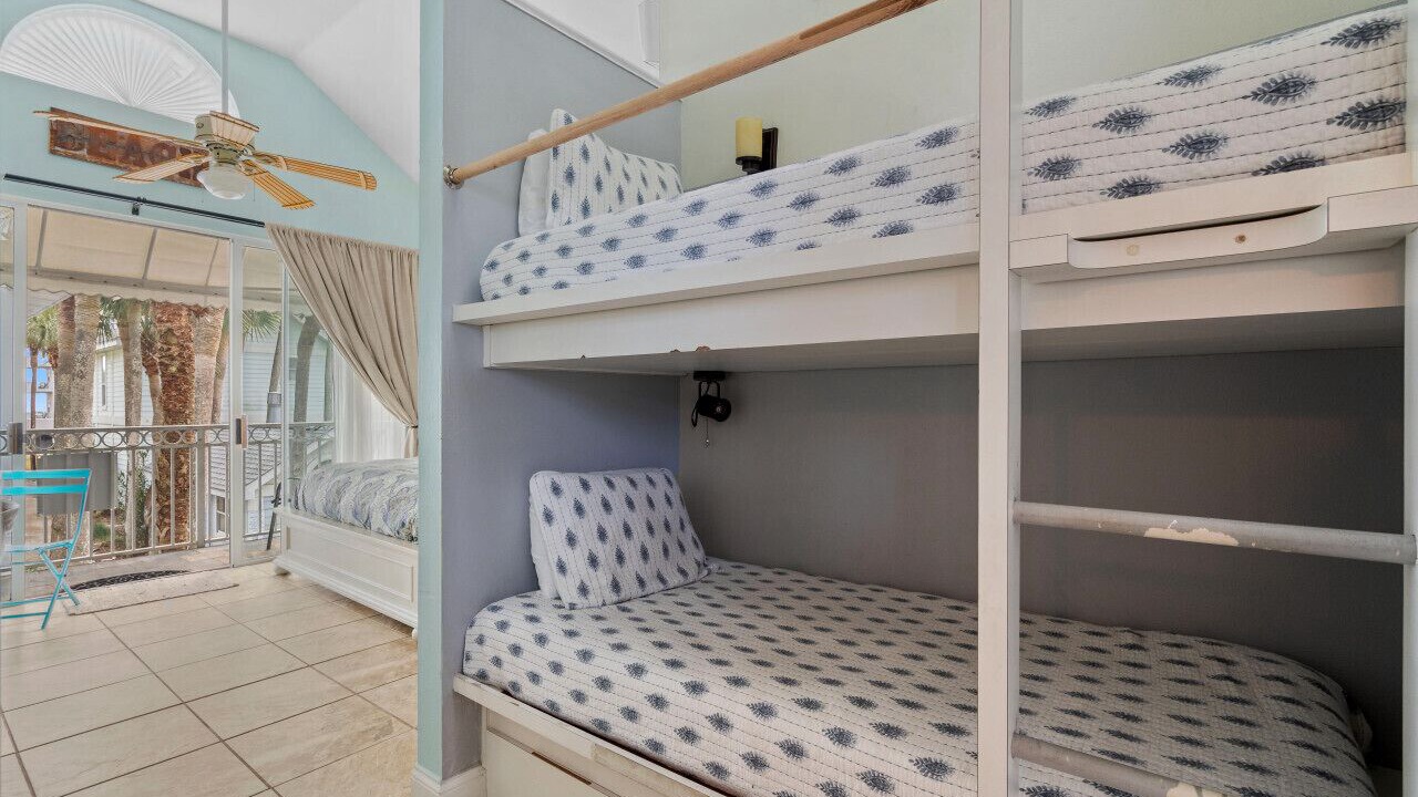 Photo of Bedroom in Crystal Beach