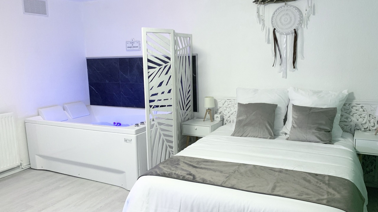 Photo of Bedroom in Bel Air - Le Golf - Cote Chaude