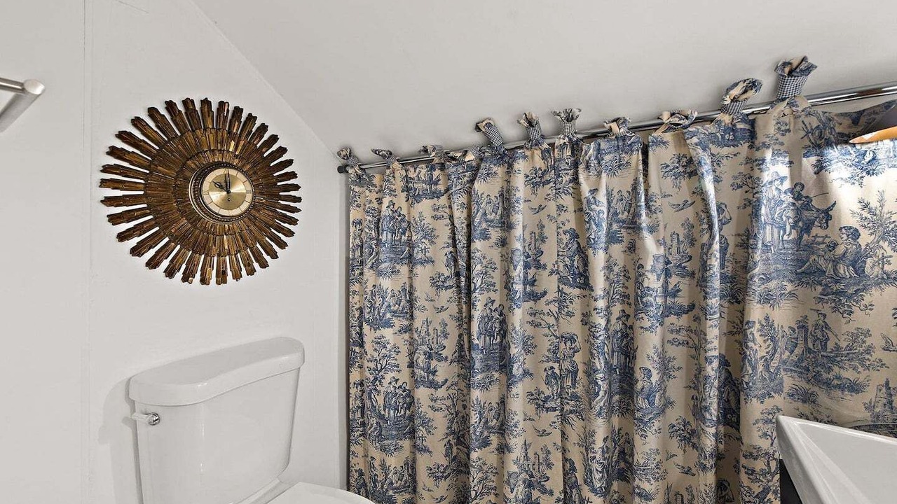 Photo of Bathroom in Kabletown