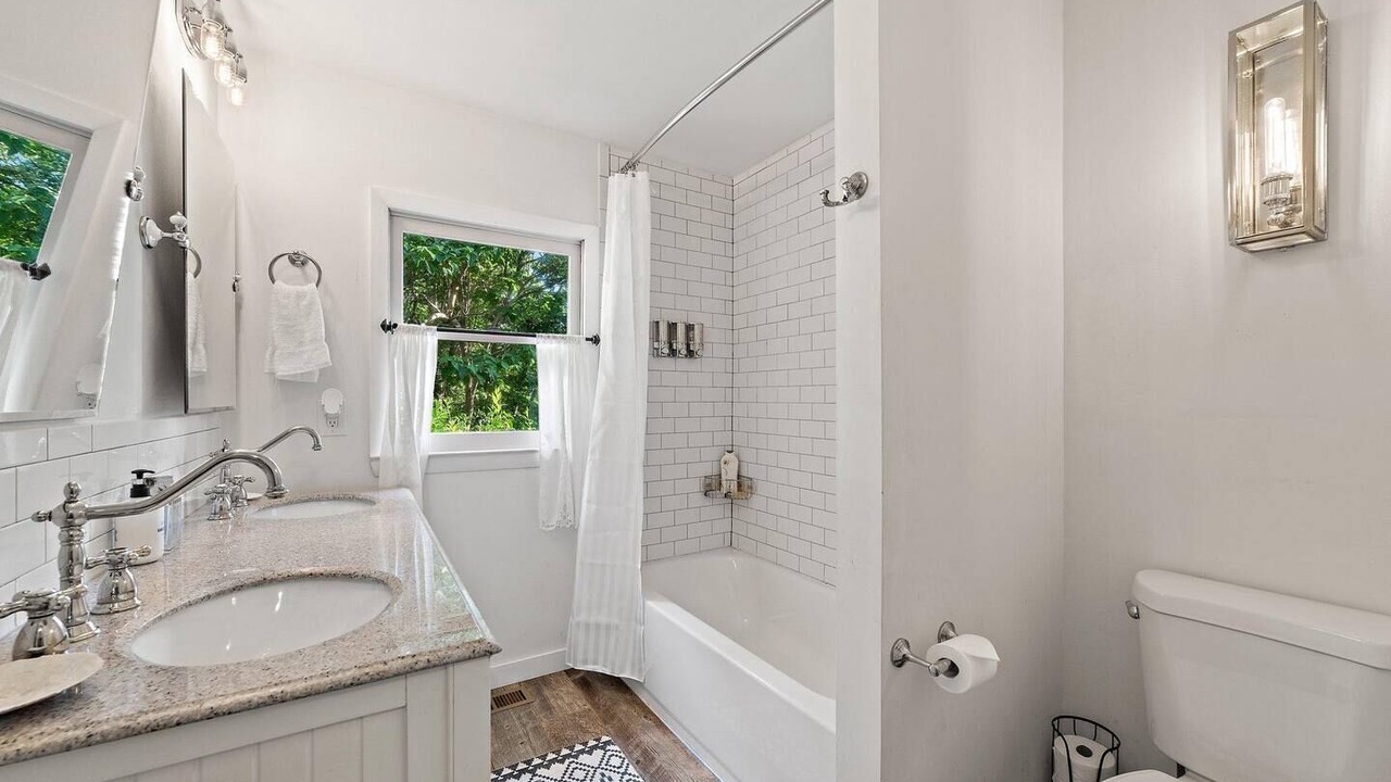 Photo of Bathroom in Kabletown