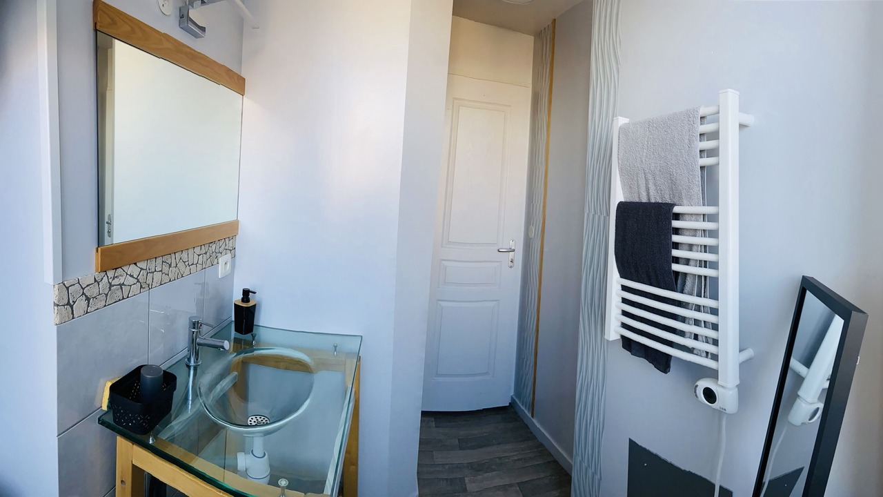 Photo of Bathroom in Gannat