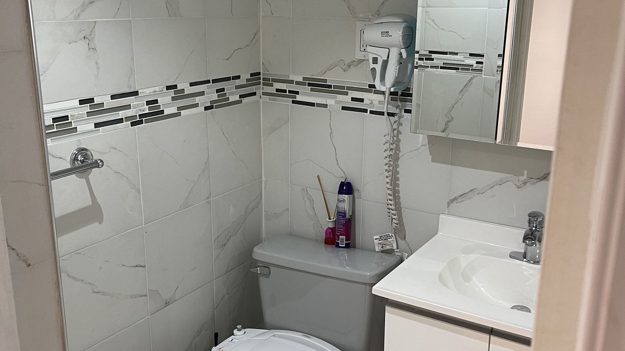 Photo of Bathroom in Mariners Harbor