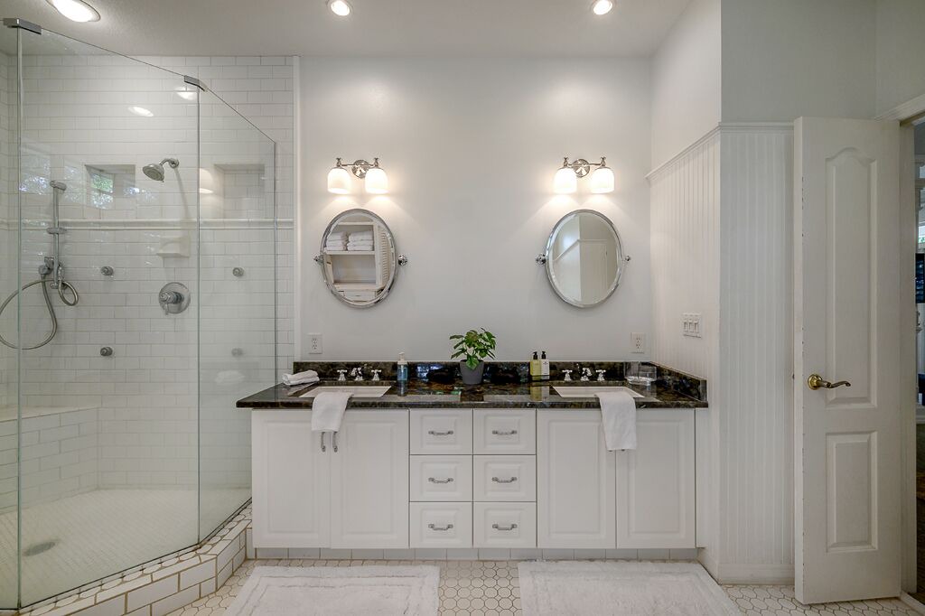 Photo of Bathroom in Harbor Hills