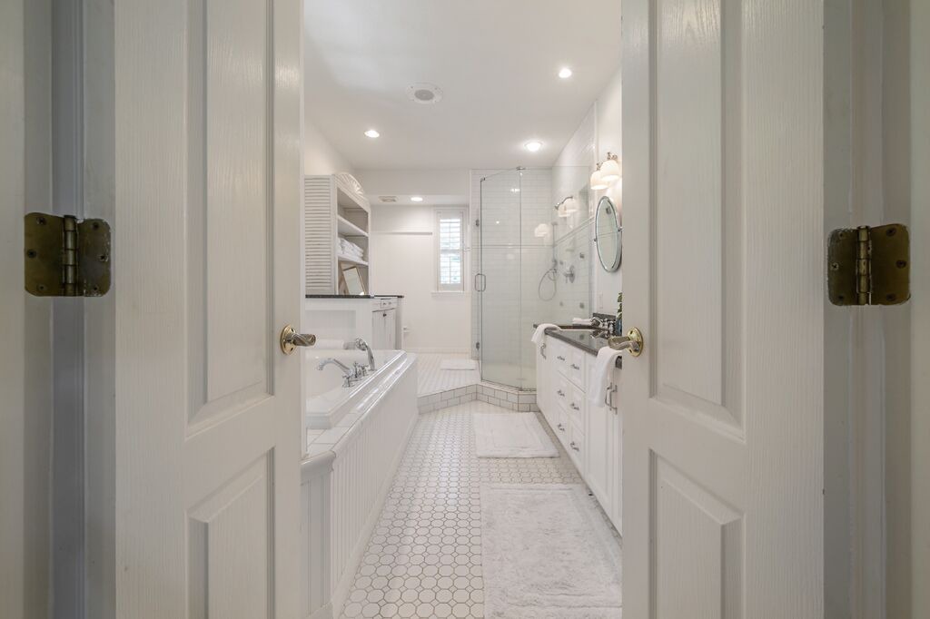 Photo of Bathroom in Harbor Hills