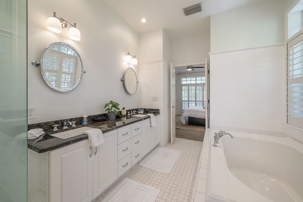 Photo of Bathroom in Harbor Hills