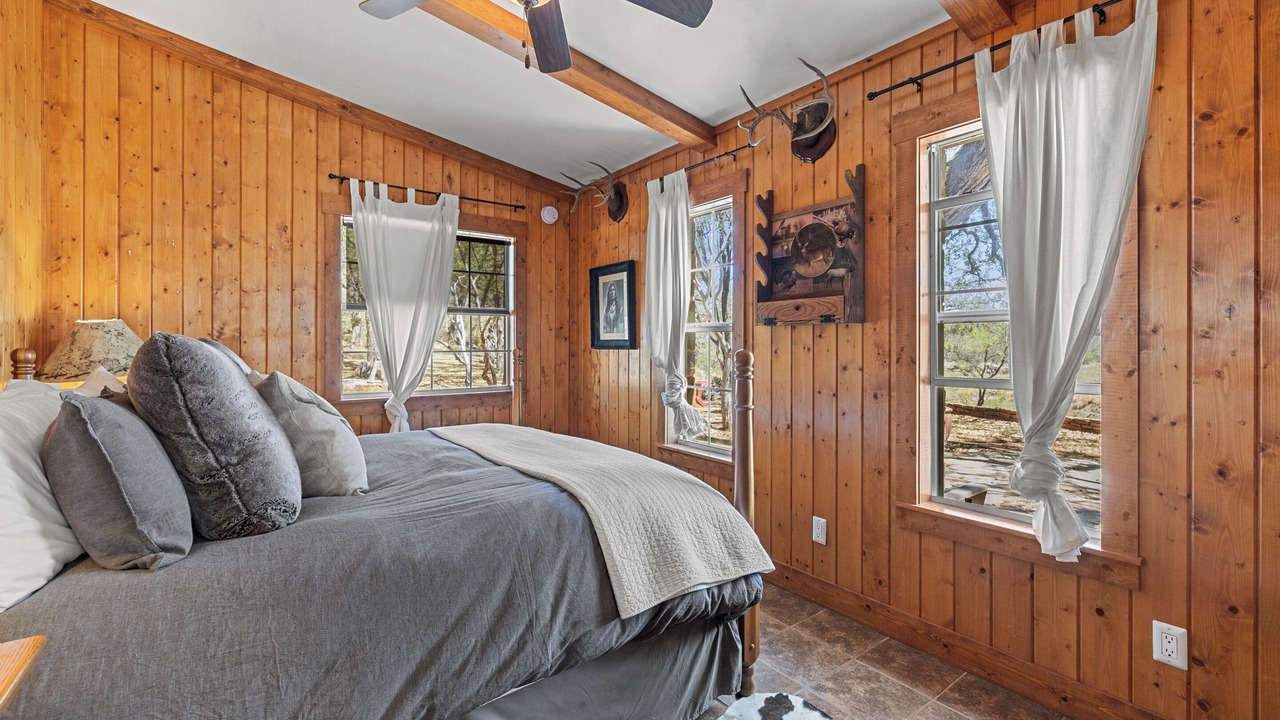 Photo of Bedroom in Llano
