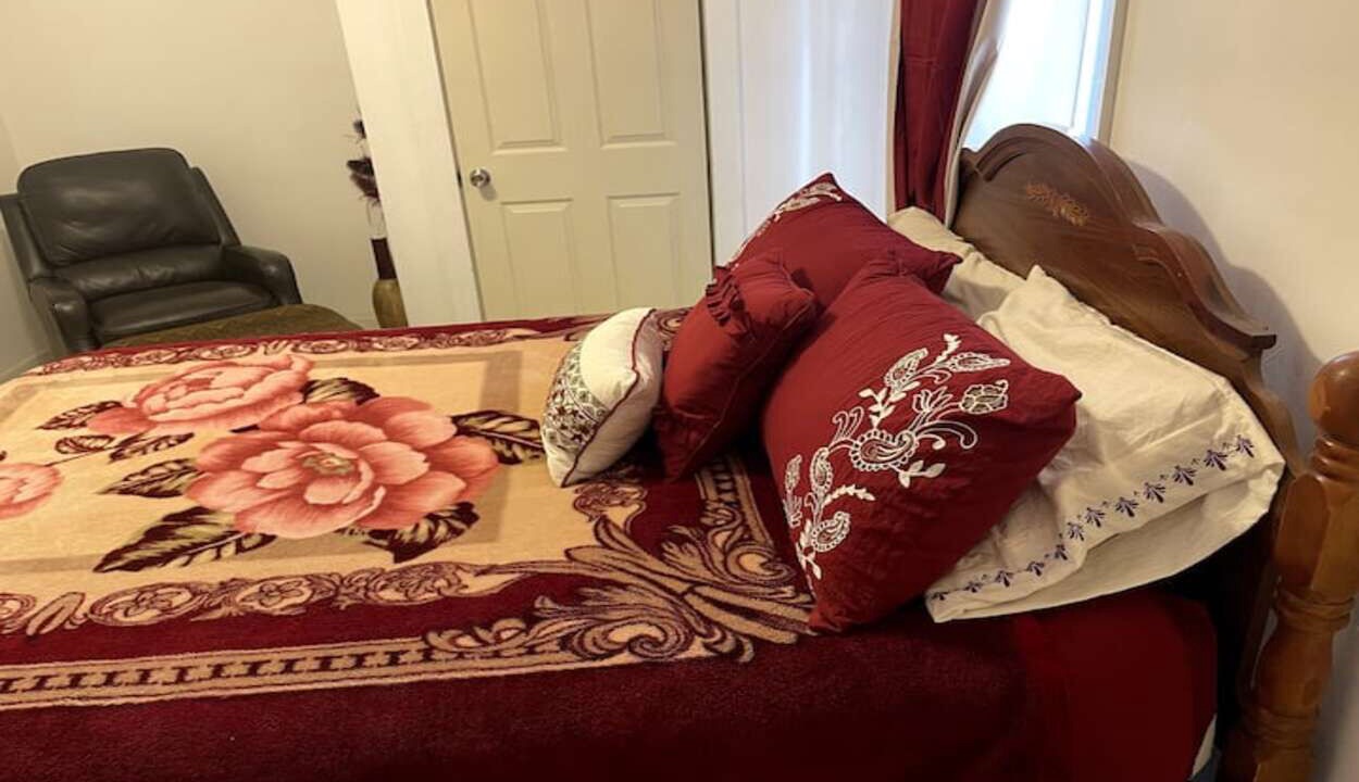 Photo of Bedroom in Hannibal