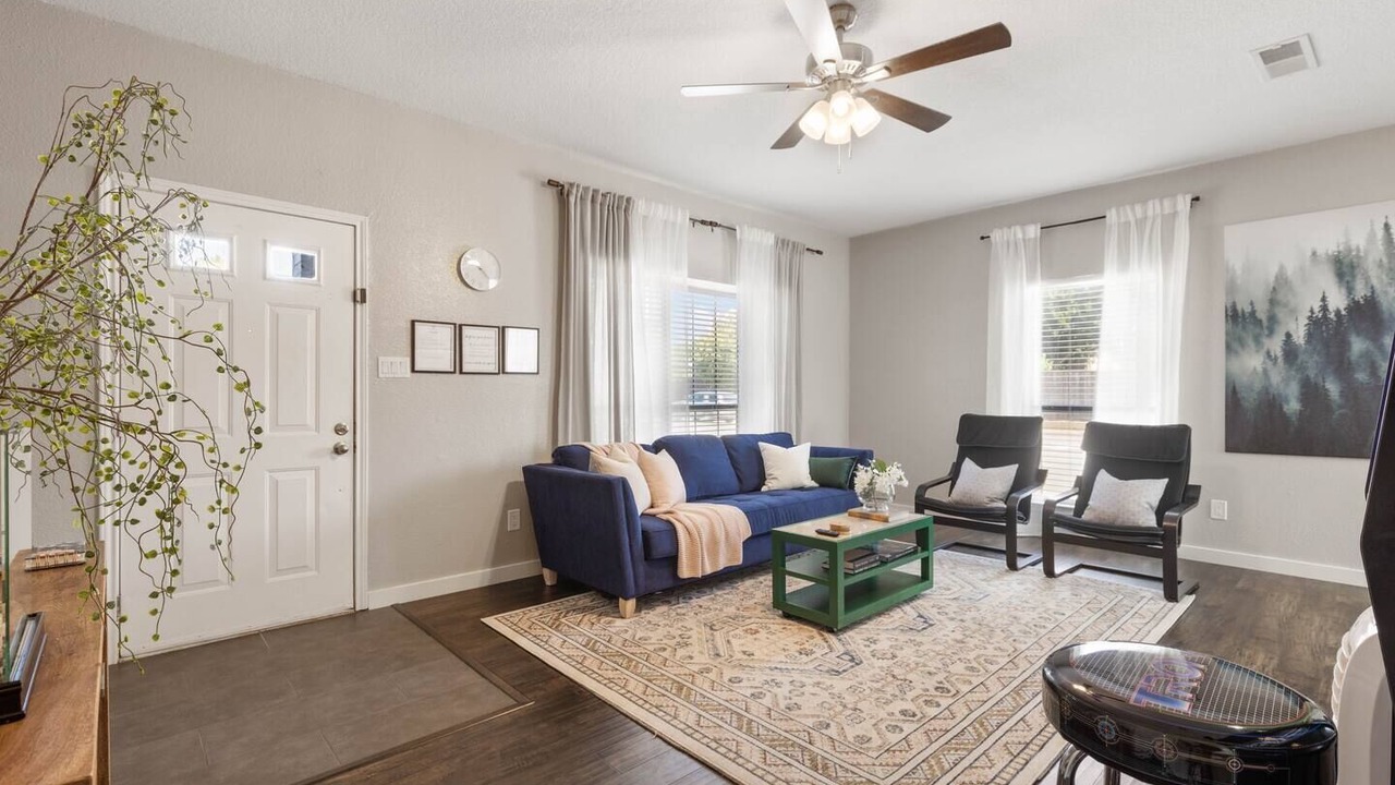 Photo of Livingroom in Euless