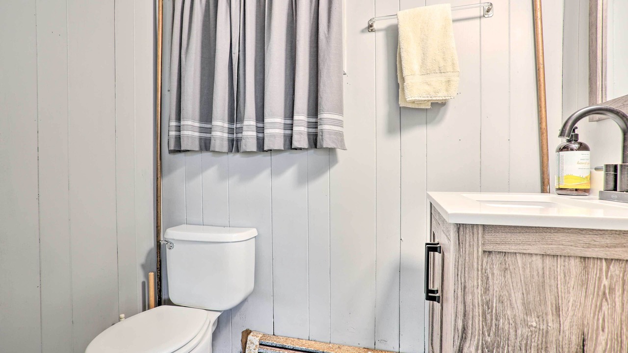 Photo of Bathroom in Teaneck