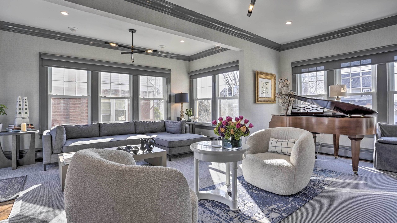 Photo of Livingroom in Teaneck