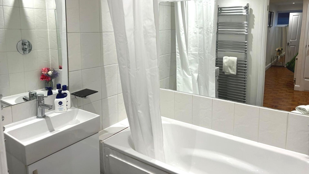 Photo of Bathroom in Canons