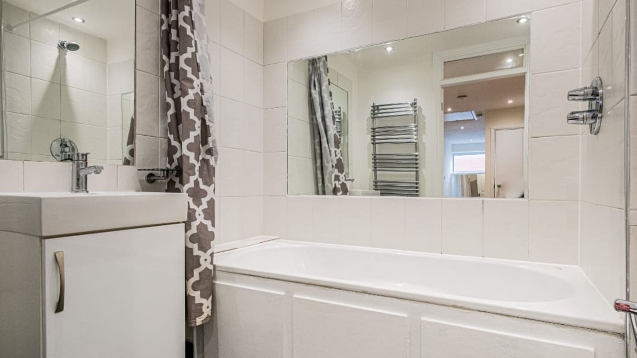 Photo of Bathroom in Canons